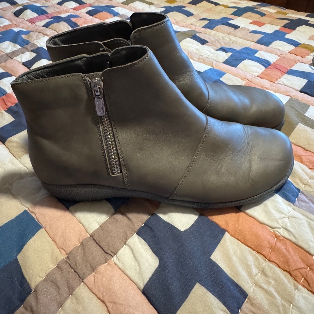 Naot Gray Leather Ankle Boots